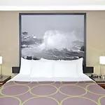 Super 8 By Wyndham Los Angeles-Culver City Area