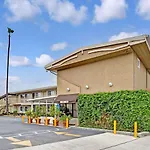 Super 8 By Wyndham Los Angeles-Culver City Area