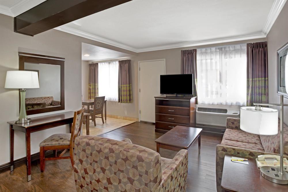Super 8 By Wyndham Angeles-culver Area Hotel Los Angeles