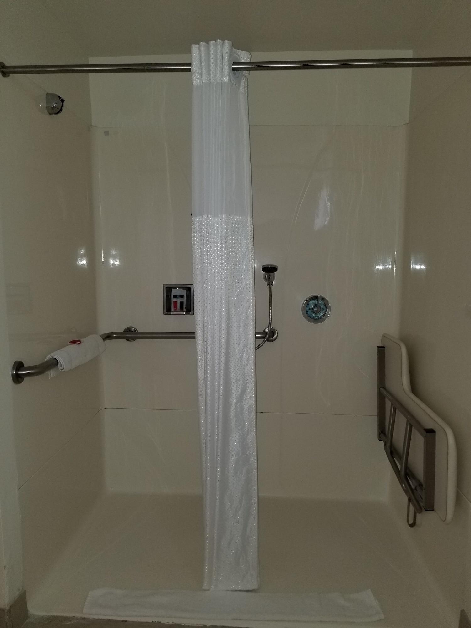 Super 8 By Wyndham Angeles-culver Area