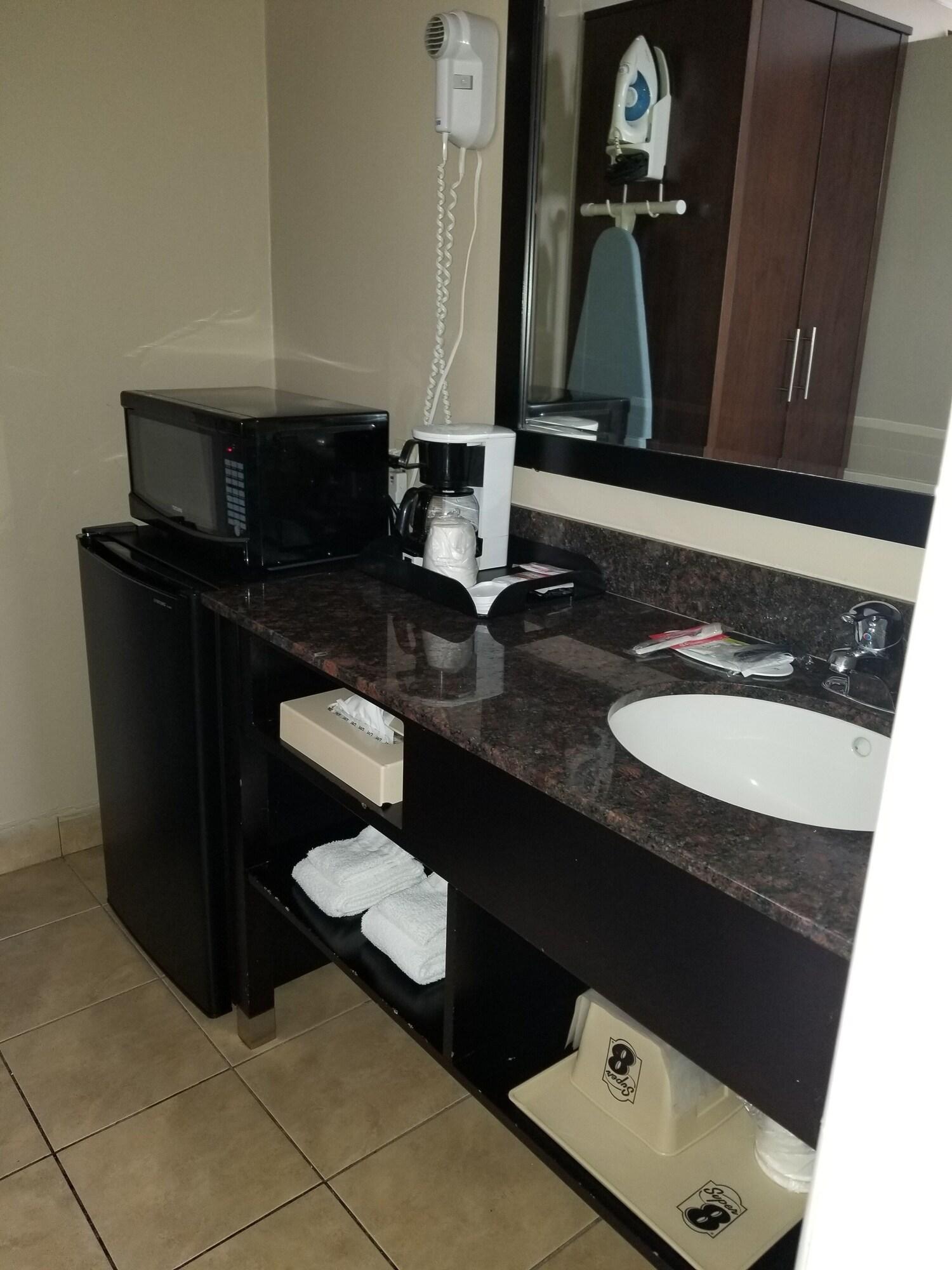 Super 8 By Wyndham Angeles-culver Area Hotel Los Angeles