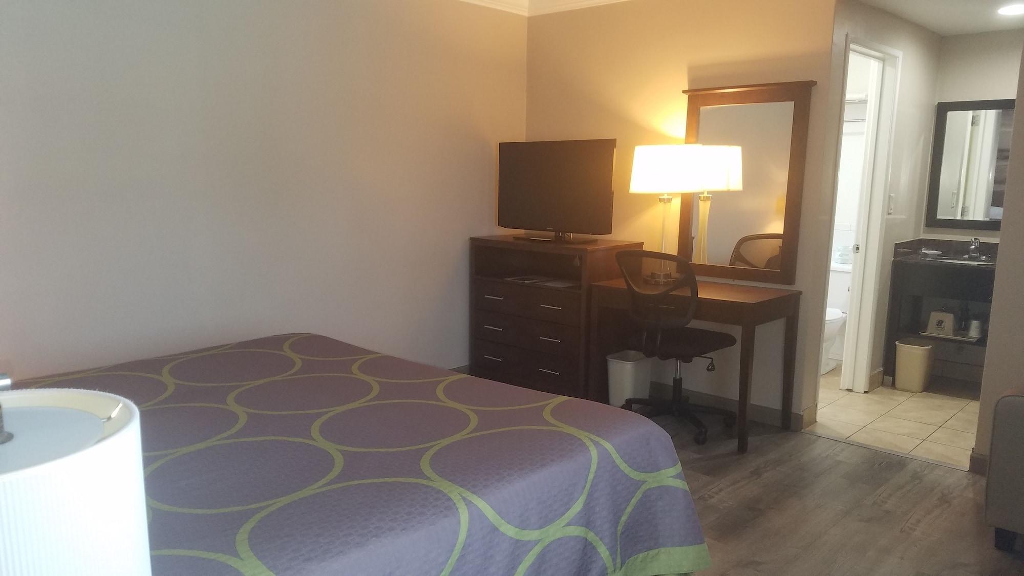 Super 8 By Wyndham Angeles-culver Area Hotel Los Angeles