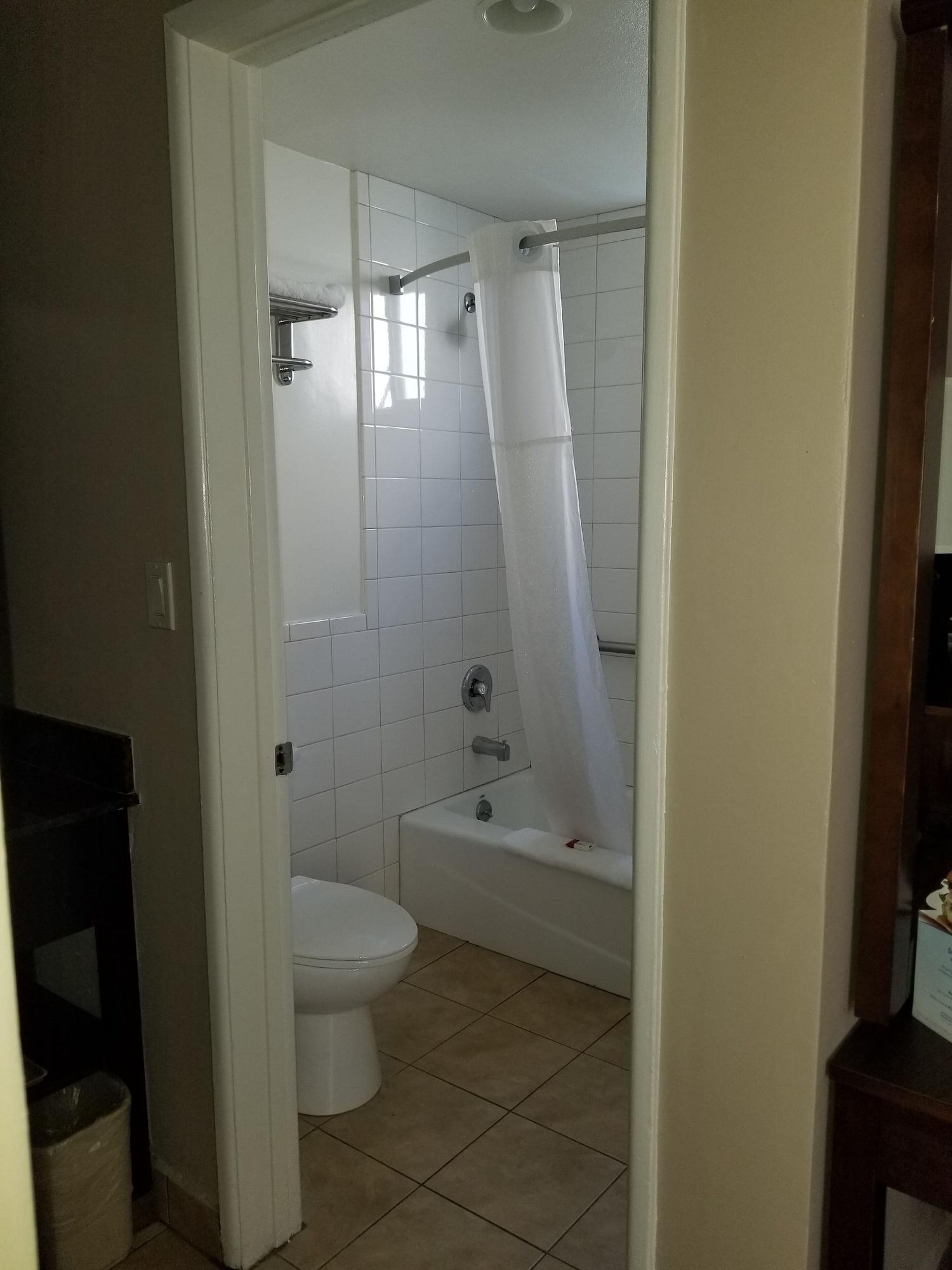 Super 8 By Wyndham Angeles-culver Area Los Angeles