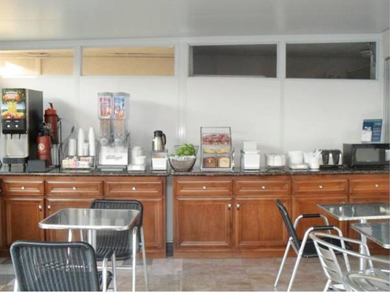 Super 8 By Wyndham Angeles-culver Area Los Angeles