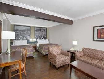 Super 8 By Wyndham Angeles-culver Area Hotel 2*