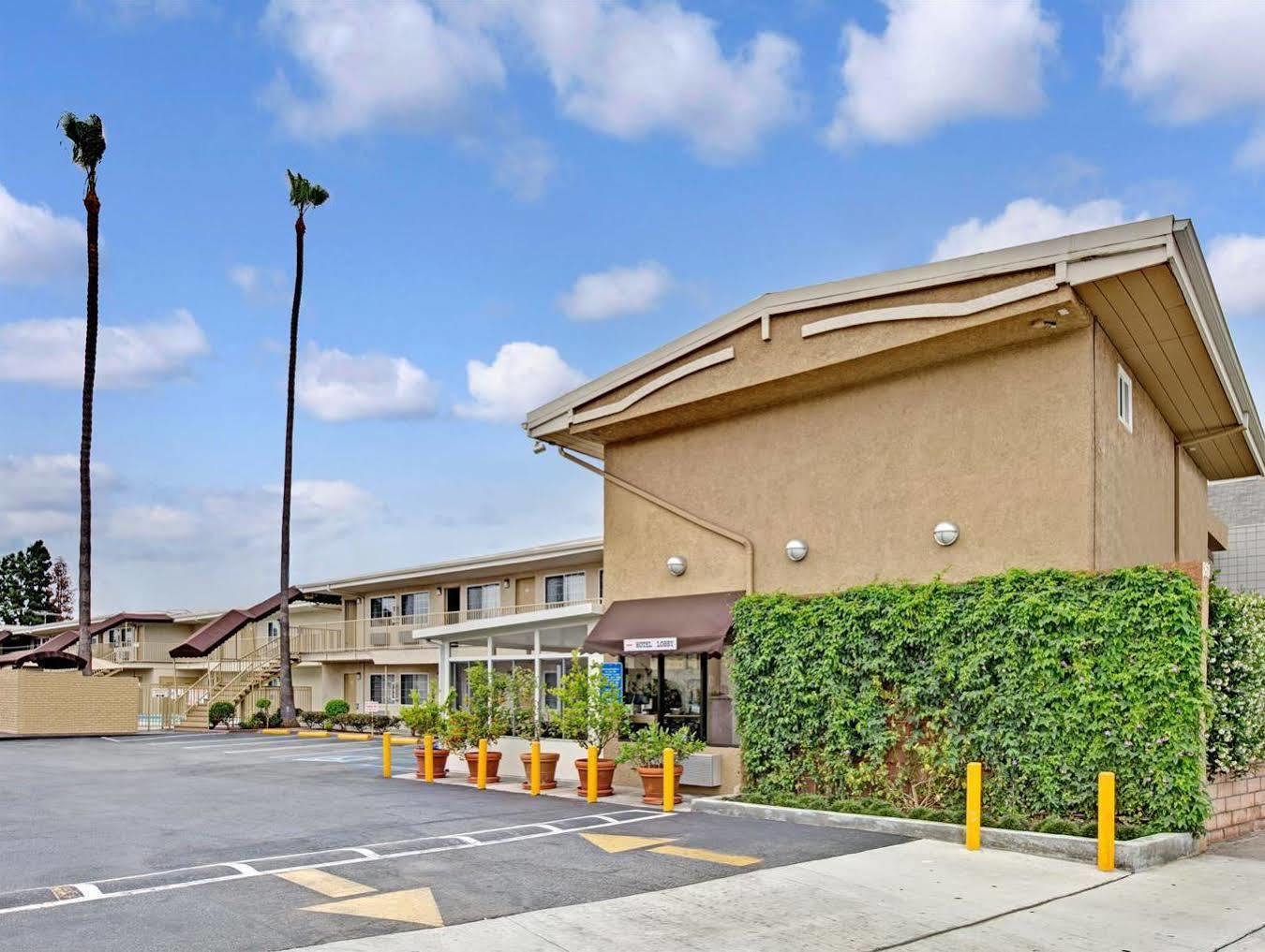 Hotel Super 8 By Wyndham Angeles-culver Area