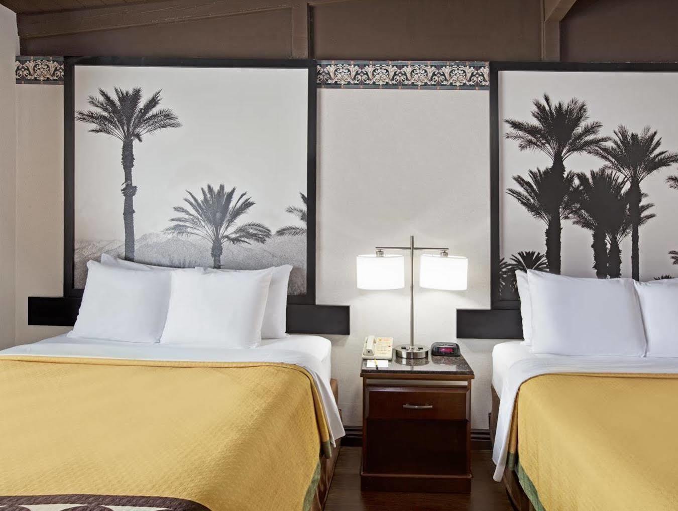 Super 8 By Wyndham Angeles-culver Area 2*